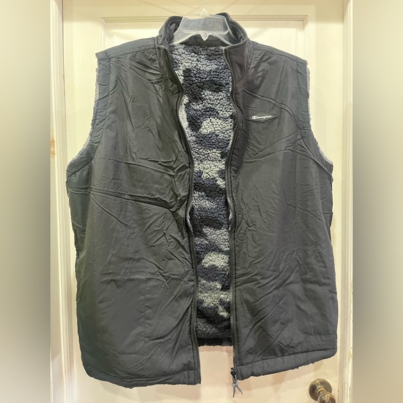 CHAMPION • High Pile Reversible Fleece Vest • Men’s - Picture 9 of 11